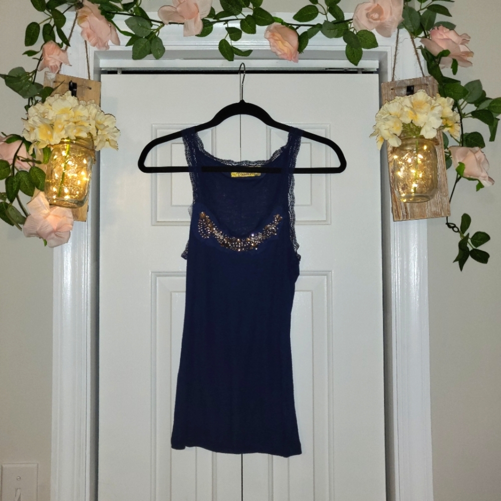 Princess 👸 Vera Wang, Gorgeous Royal Blue tank top with lace trimmings and 💎